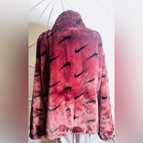 NWT Nike SZ XXL Merlot colored zip front car length jacket w/4” slit each side. - Picture 5 of 7